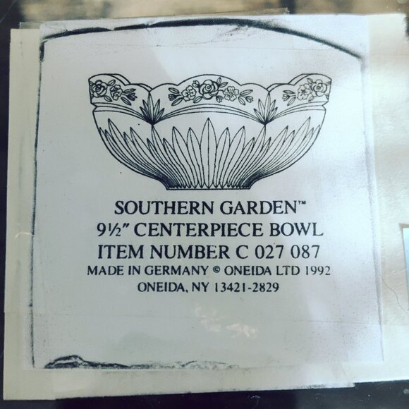 Centerpiece Crystal Bowl 9.5" wide, 5.5" tall, made in Germany by Oneida, 1992 - Picture 6 of 8